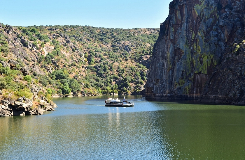 Pack 2 noches en casa rural + bodega centenaria + crucero por los Arribes